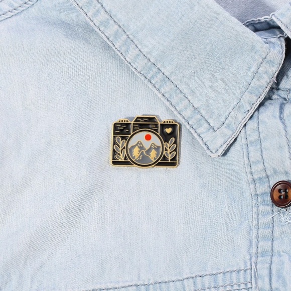 🎉 New Mountain View Camera Enamel Pin - Picture 4 of 7